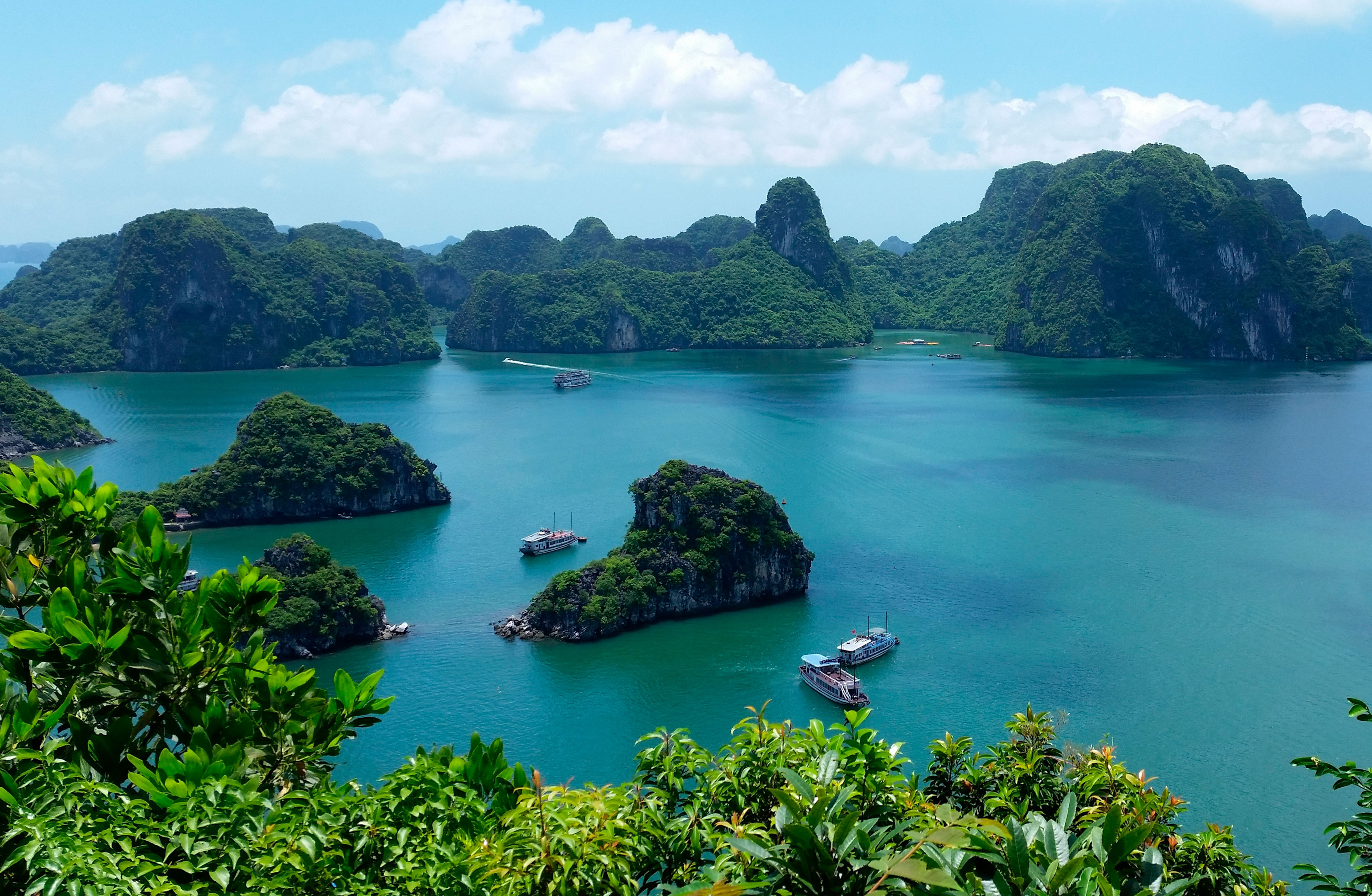 Blog Viajes Eurotrip Bidaiak: La Baha de Halong, donde el dragn desciende al mar