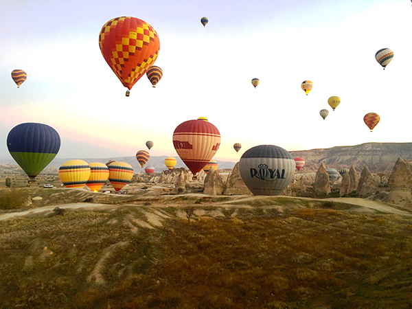 Capadocia en globo al amanecer